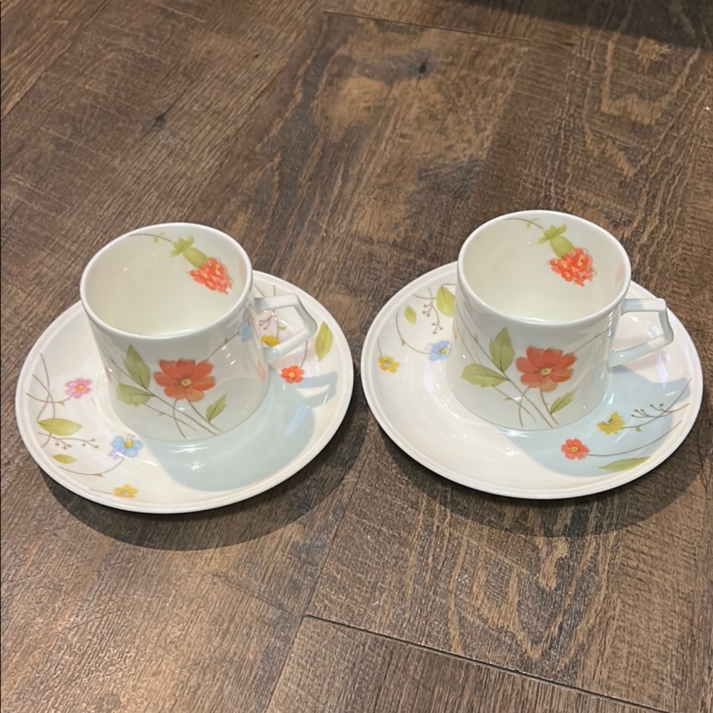 Mikasa JUST FLOWERS Cups &‎ Saucers 2 Sets